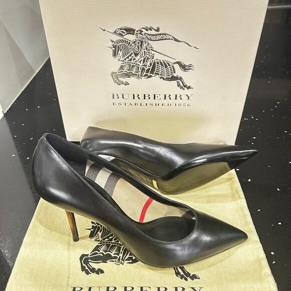 Burberry black leather pointed toe pumps size 39 - Picture 3 of 8